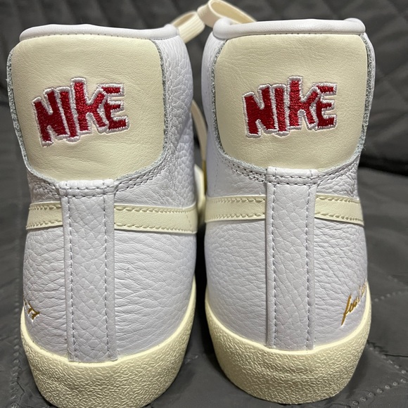 NWT Nike women sneakers blazer mid 77 VNTG EMB whit charm Limited Edition - Picture 7 of 11